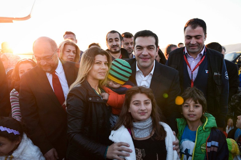 Οι selfies του πρωθυπουργού με τους πρόσφυγες -Χαμογελαστός και συγκινημένος ο Αλέξης Τσίπρας [εικόνες]  | iefimerida.gr 2