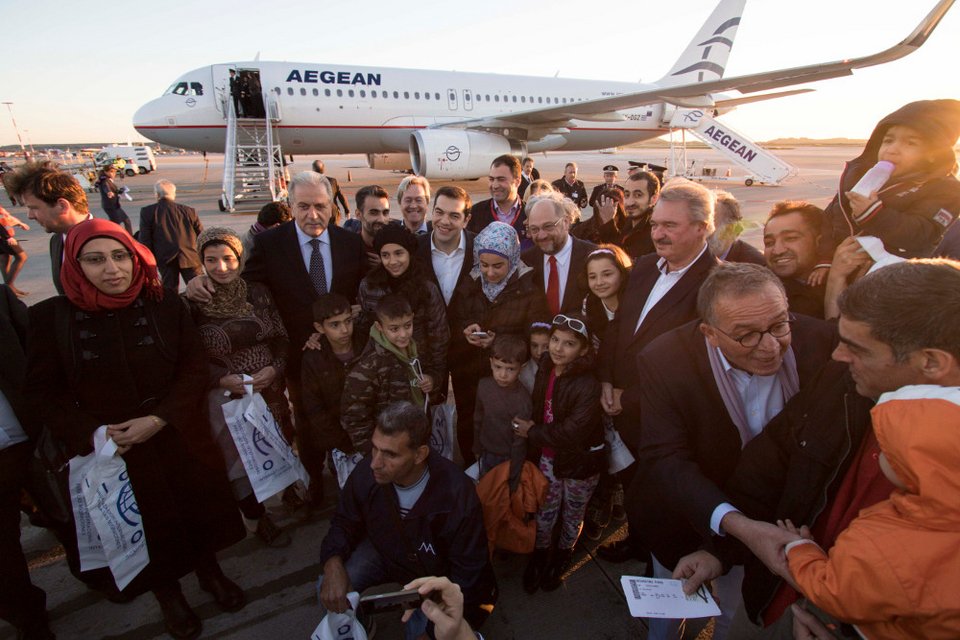Οι selfies του πρωθυπουργού με τους πρόσφυγες -Χαμογελαστός και συγκινημένος ο Αλέξης Τσίπρας [εικόνες]  | iefimerida.gr 3