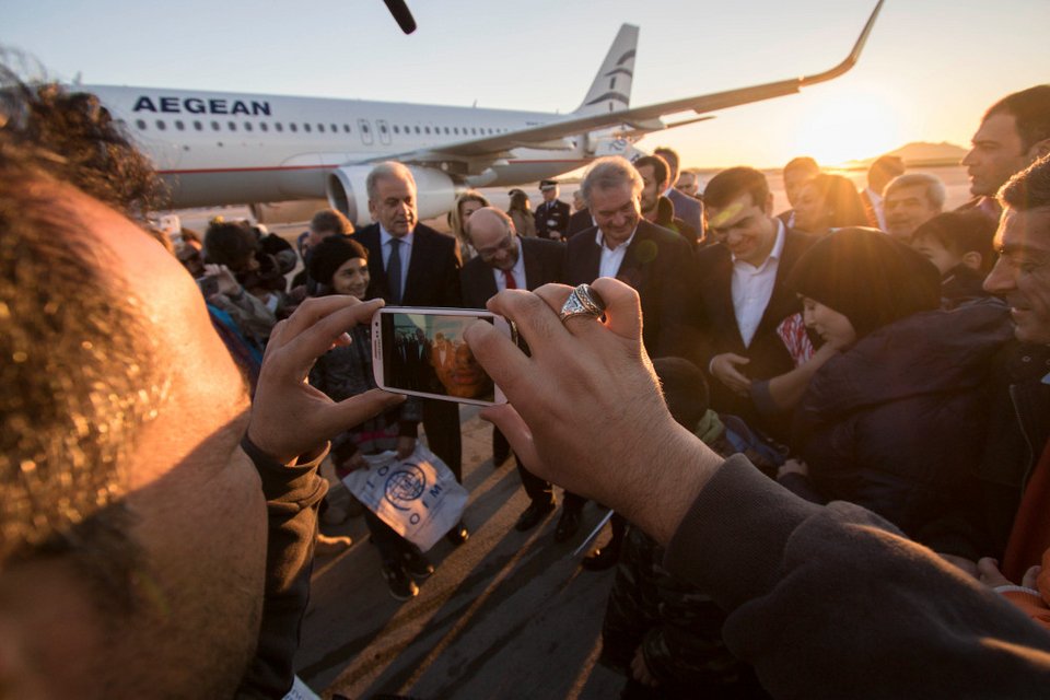 Οι selfies του πρωθυπουργού με τους πρόσφυγες -Χαμογελαστός και συγκινημένος ο Αλέξης Τσίπρας [εικόνες]  | iefimerida.gr 4