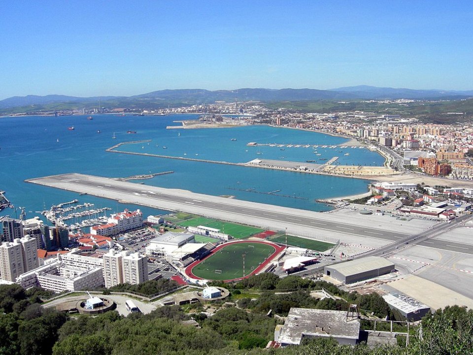 Το πιο επικίνδυνο αεροδρόμιο του κόσμου [εικόνες] | iefimerida.gr 2