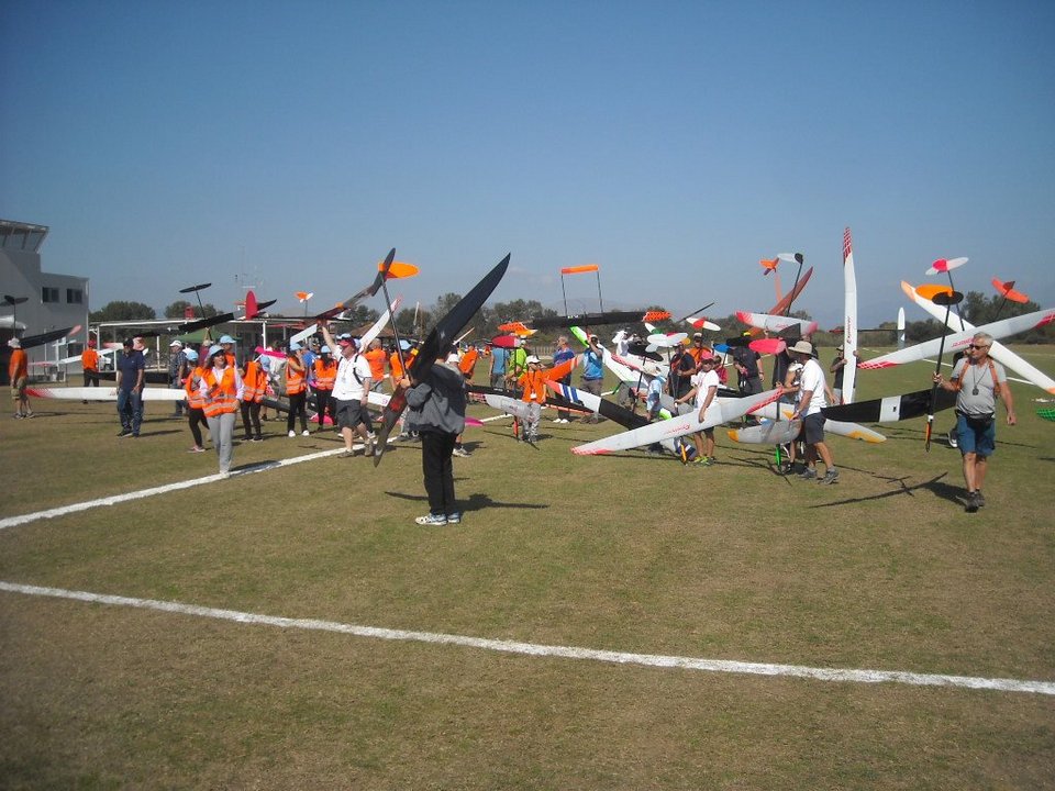 Γέμισε ανεμόπτερα ο ουρανός της Λάρισας -Στην παγκόσμια συνάντηση αεραθλητικού τουρισμού [εικόνες] | iefimerida.gr 0
