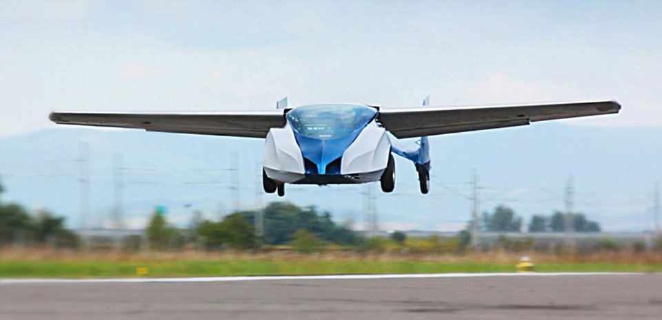 To ιπτάμενο αυτοκίνητο Aeromobil Flying προσγειώθηκε απότομα | iefimerida.gr 1