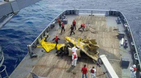 Aνασύρθηκε από το βυθό το αεροπλάνο που έγινε ο τάφος του Μισόνι [εικόνα] | iefimerida.gr 0