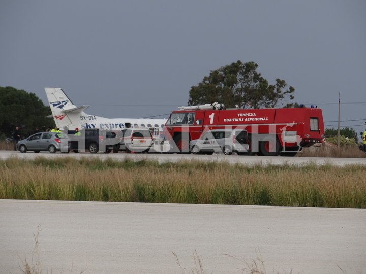 Τρόμος στη Ρόδο: Λάστιχο αεροσκάφους σκάει στην προσγείωση [εικόνες & βίντεο] | iefimerida.gr 9