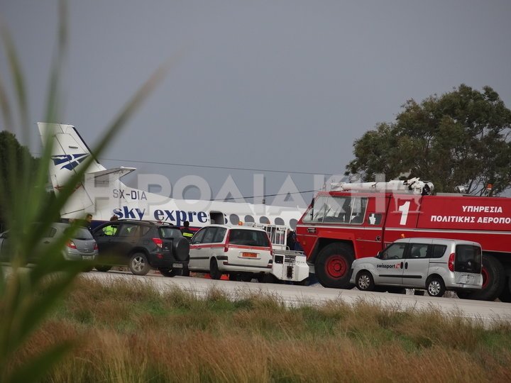 Τρόμος στη Ρόδο: Λάστιχο αεροσκάφους σκάει στην προσγείωση [εικόνες & βίντεο] | iefimerida.gr 3
