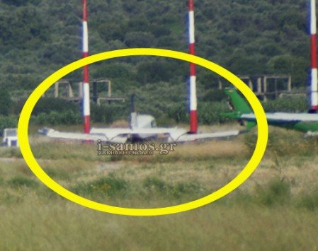 Αεροσκάφος με 4 επιβαίνοντες έπεσε σε χαντάκι στη Σάμο [εικόνες] | iefimerida.gr 0