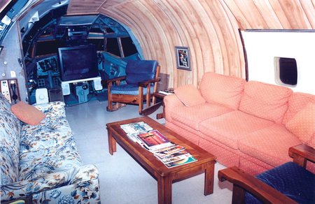 Απίστευτα σπίτια χτισμένα μέσα σε... οχήματα! [εικόνες] | iefimerida.gr 0