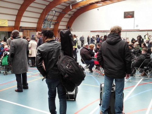 Βρυξέλλες: Ανθρωποι κατεβαίνουν στο δρόμο και γράφουν με κιμωλία -«Μαζί ενάντια στο μίσος» [εικόνες] | iefimerida.gr 7