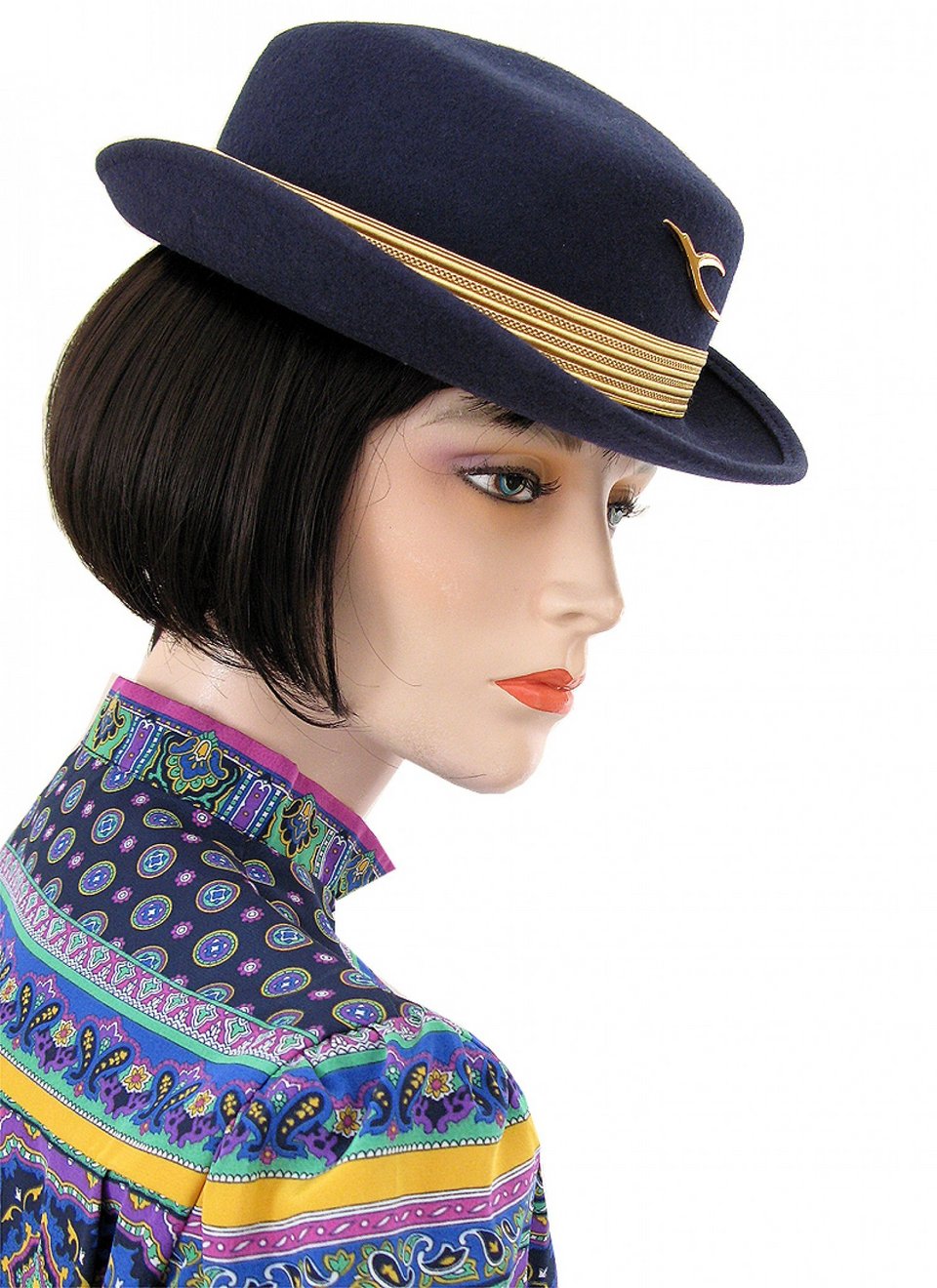 Οι πιο τρελές στολές αεροσυνοδών -Περίεργα σχέδια, απίθανα καπέλα και «έκρηξη» χρωμάτων [εικόνες] | iefimerida.gr 1