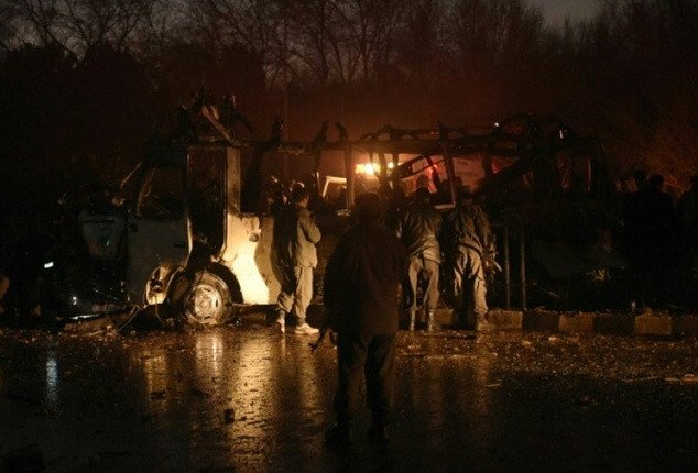 Επίθεση καμικάζι σε λεωφορείο με δημοσιογράφους -7 νεκροί, 20 τραυματίες [εικόνες]  | iefimerida.gr 1