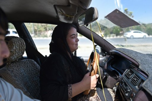 Τα κορίτσια στο Αφγανιστάν ονειρεύονται να οδηγήσουν -Οι περιπέτειες μιας τολμηρής [εικόνες] | iefimerida.gr 5