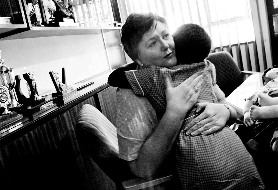 Η παιδική σεξουαλική κακοποίηση μέσα από το φακό μιας φωτογράφου -Τα θύματα και οι ιστορίες πίσω από τα καρέ [εικόνες] | iefimerida.gr 0