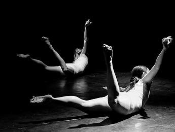 «Κοίτα μέσα» σε σένα με χορό στο θέατρο Αβατον [εικόνες, βίντεο] | iefimerida.gr 2