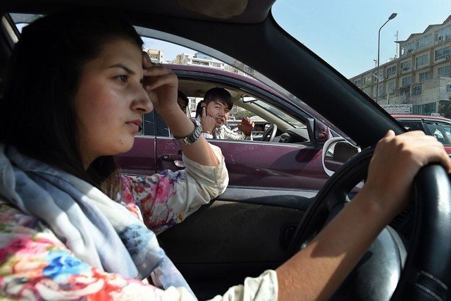 Τα κορίτσια στο Αφγανιστάν ονειρεύονται να οδηγήσουν -Οι περιπέτειες μιας τολμηρής [εικόνες] | iefimerida.gr 3