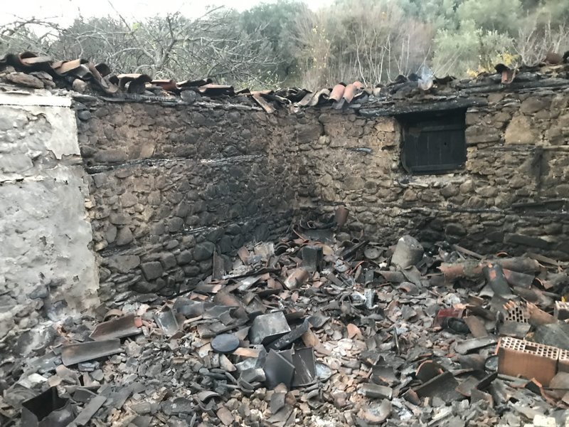 Την διερεύνηση της υπόθεσης έχει αναλάβει η Αστυνομία και η Πυροσβεστική