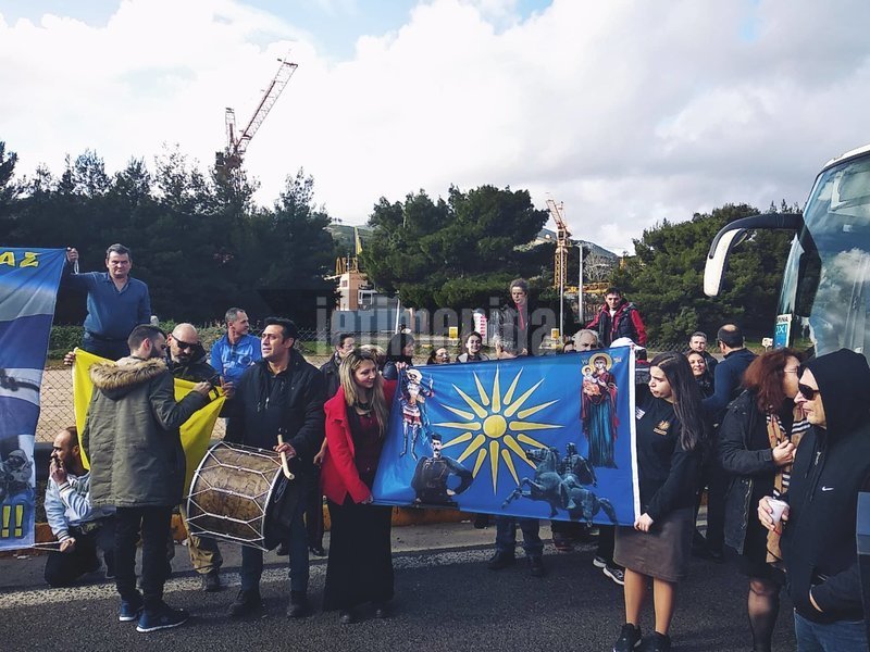Πλήθος κόσμου στα διόδια Αφιδνών -Προορισμός το Σύνταγμα, για το συλλαλητήριο [εικόνες] | iefimerida.gr 4