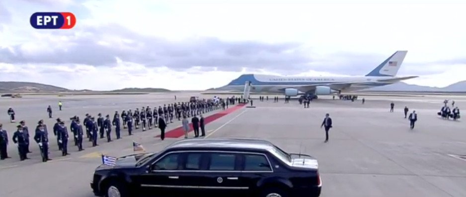 Καρέ καρέ η άφιξη του Μπαράκ Ομπάμα στην Αθήνα: Το Air Force One, το «Κτήνος», η αυτοκινητοπομπή με τα 30 αμάξια! [εικόνες] | iefimerida.gr 8