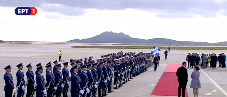 Καρέ καρέ η άφιξη του Μπαράκ Ομπάμα στην Αθήνα: Το Air Force One, το «Κτήνος», η αυτοκινητοπομπή με τα 30 αμάξια! [εικόνες] | iefimerida.gr 5