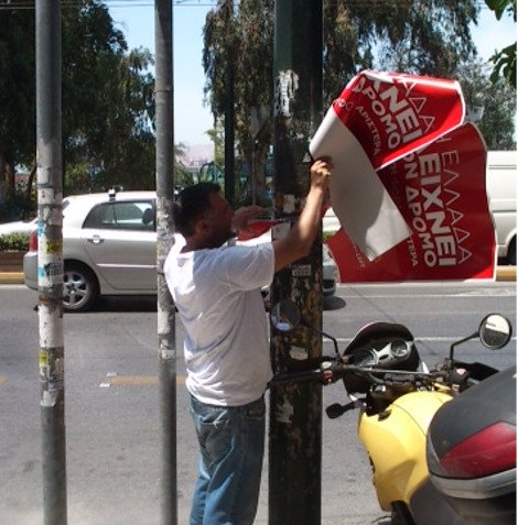 Οι Πειραιώτες ανταποκρίθηκαν στο κάλεσμα του Γιάννη Μώραλη -Καθάρισαν την πόλη από τις προεκλογικές αφίσες [εικόνες] | iefimerida.gr 2