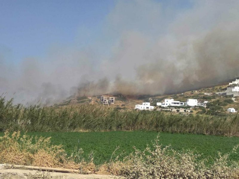 Μεγάλη φωτιά στη Νάξο -Στην περιοχή Πλάκα [εικόνες & βίντεο] | iefimerida.gr 1
