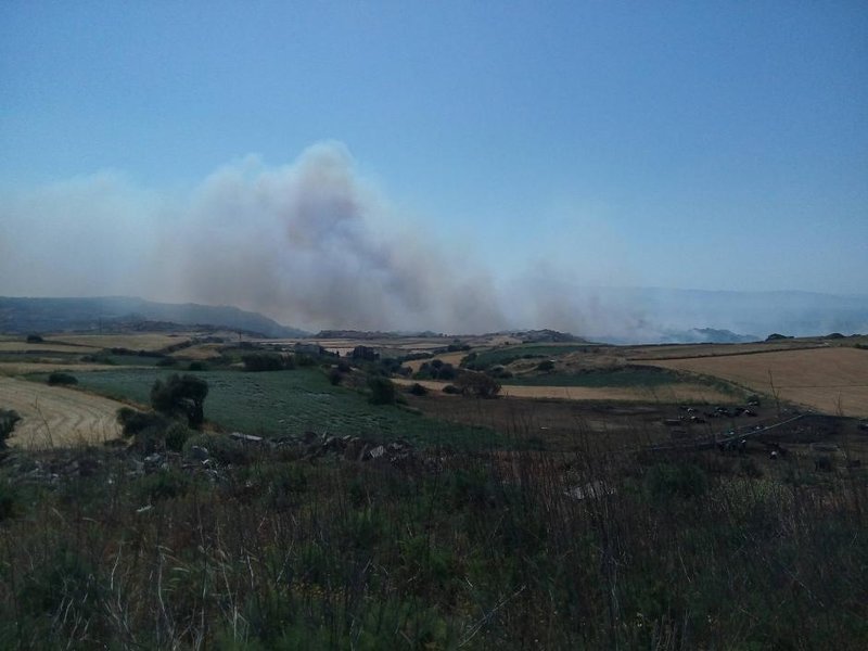 Μεγάλη φωτιά στη Νάξο -Στην περιοχή Πλάκα [εικόνες & βίντεο] | iefimerida.gr 6