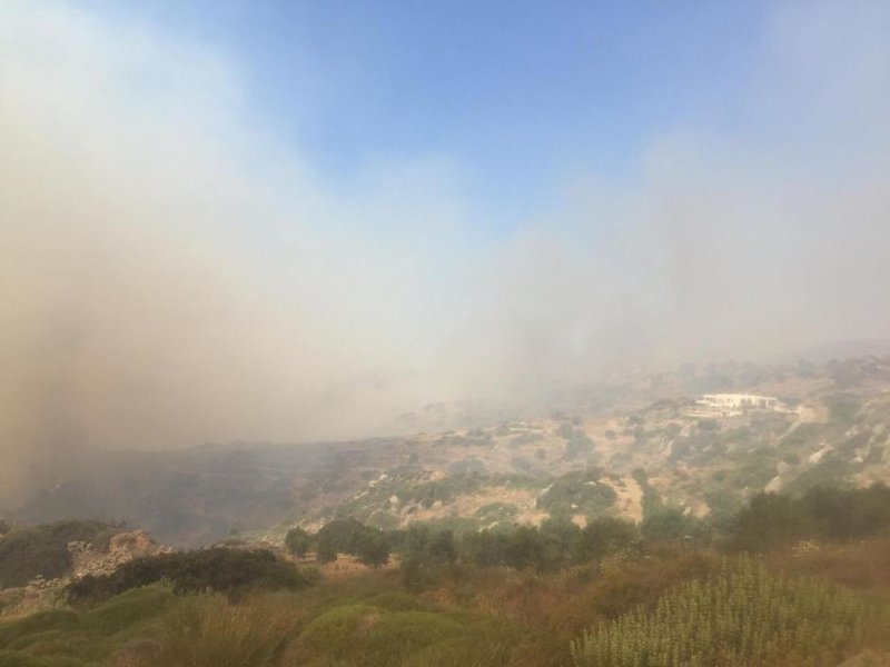 Μεγάλη φωτιά στη Νάξο -Στην περιοχή Πλάκα [εικόνες & βίντεο] | iefimerida.gr 4