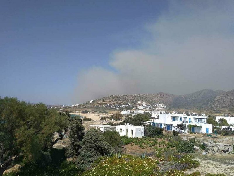 Μεγάλη φωτιά στη Νάξο -Στην περιοχή Πλάκα [εικόνες & βίντεο] | iefimerida.gr 3