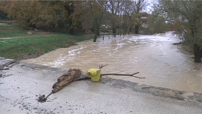 Χάος από την κακοκαιρία σε Ιταλία και Γαλλία: Μητέρα πνίγηκε αγκαλιά με το παιδί της [εικόνες&βίντεο] | iefimerida.gr 1