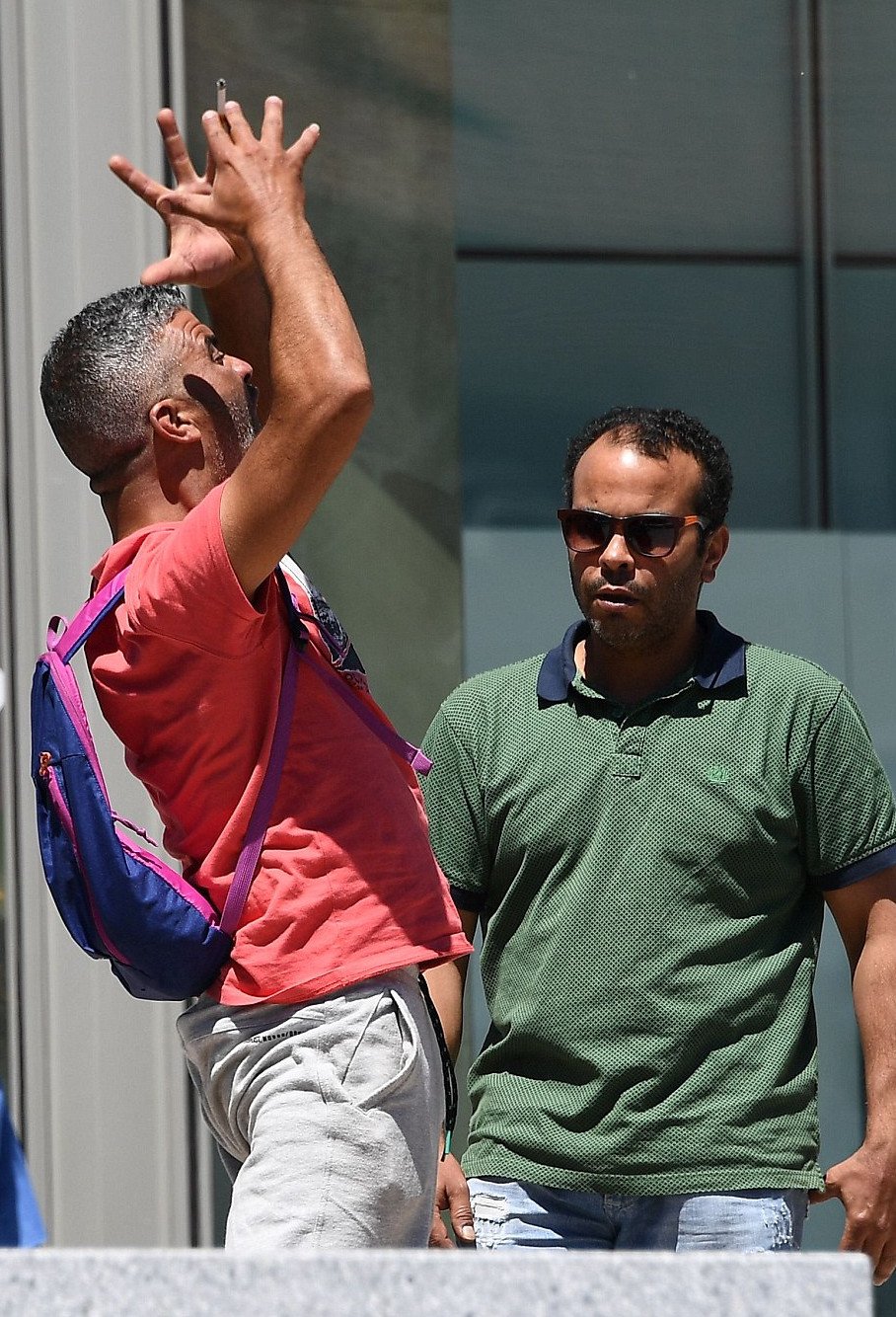 Τραγικό: Η στιγμή που πατέρας μαθαίνει πως η οικογένειά του ξεκληρίστηκε στη Νίκαια [εικόνες & βίντεο] | iefimerida.gr 0