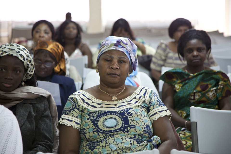 Αφρικανοί που ζουν στην Ελλάδα προσεύχονται για να βγάλει ο Σαμαράς τη χώρα από την κρίση [εικόνες] | iefimerida.gr 2
