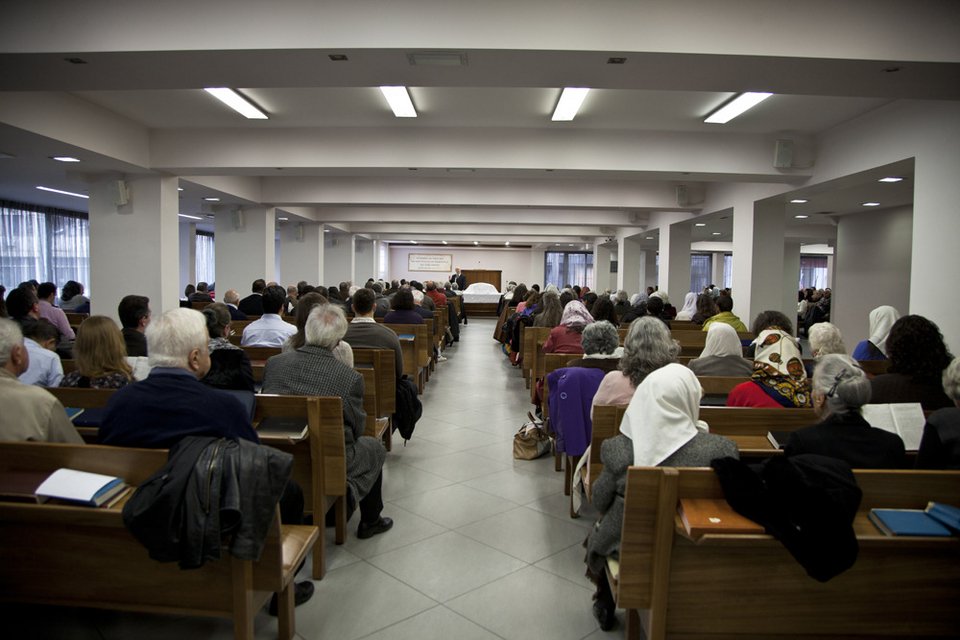 Αφρικανοί που ζουν στην Ελλάδα προσεύχονται για να βγάλει ο Σαμαράς τη χώρα από την κρίση [εικόνες] | iefimerida.gr 4