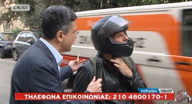 Απίστευτο: Ο Αυτιάς σταματάει τη μηχανή του Βαρουφάκη και του παίρνει συνέντευξη! [βίντεο] | iefimerida.gr 0