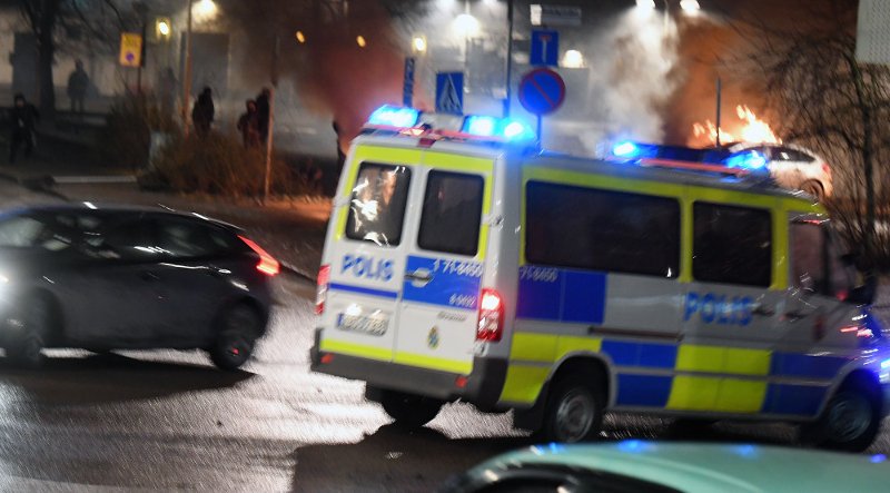 Συγκρούσεις στη Στοκχόλμη δύο μέρες μετά τα σχόλια του Τραμπ για τη Σουηδία [εικόνες & βίντεο] | iefimerida.gr 0