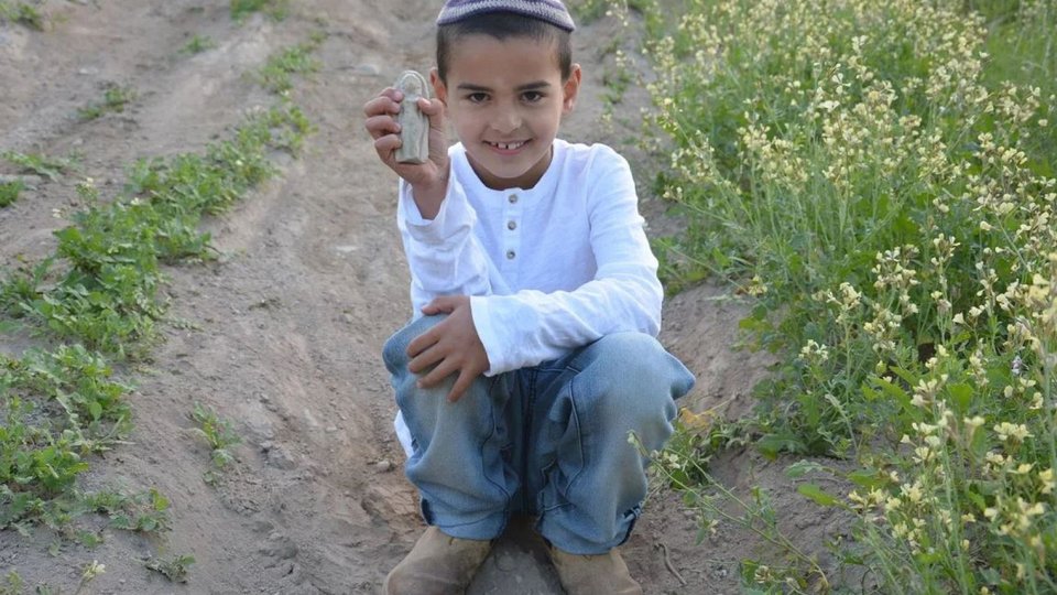 Επτάχρονος βρήκε αγαλματίδιο 3.400 ετών -Απεικονίζει μια γυμνή γυναίκα με καμπύλες [εικόνες]  | iefimerida.gr 1