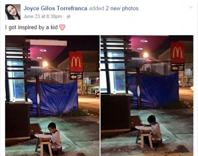 Συγκινητική ιστορία: Ενας 8χρονος μαθαίνει γράμματα στο δρόμο υπό το φως των McDonald's [εικόνες]  | iefimerida.gr 2