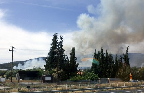 Μεγάλη φωτιά στους Αγίους Θεοδώρους Κορινθίας -Ενας νεκρός [εικόνες & βίντεο] | iefimerida.gr 0