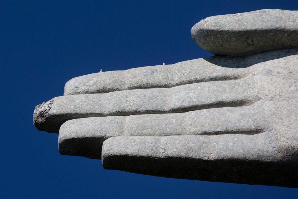 Ιλιγγος... από τα κομμένα δάχτυλα του Χριστού στο Ρίο ντε Τζανέιρο [εικόνες] | iefimerida.gr 0