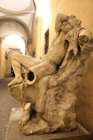 Οι selfies καταστρέφουν την τέχνη -Μαθητής έσπασε γλυπτό σε μουσείο προσπαθώντας να φωτογραφηθεί [εικόνες] | iefimerida.gr 3