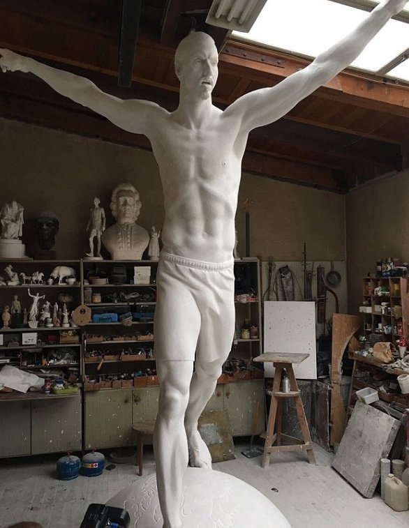 Αυτό είναι το άγαλμα του Ζλάταν Ιμπραΐμοβιτς [εικόνα] | iefimerida.gr 0