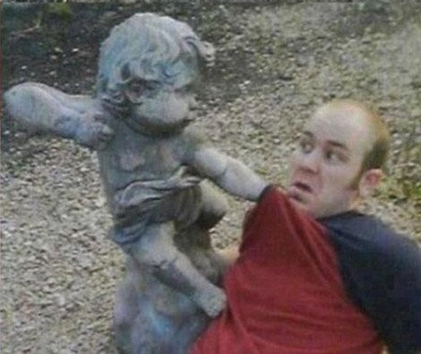 Η νέα μόδα που σαρώνει στο διαδίκτυο - Αγάλματα επιτίθενται σε... ανθρώπους [εικόνες] | iefimerida.gr 0