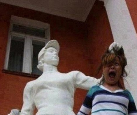 Η νέα μόδα που σαρώνει στο διαδίκτυο - Αγάλματα επιτίθενται σε... ανθρώπους [εικόνες] | iefimerida.gr 1