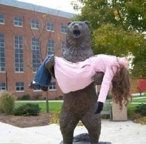 Η νέα μόδα που σαρώνει στο διαδίκτυο - Αγάλματα επιτίθενται σε... ανθρώπους [εικόνες] | iefimerida.gr 2