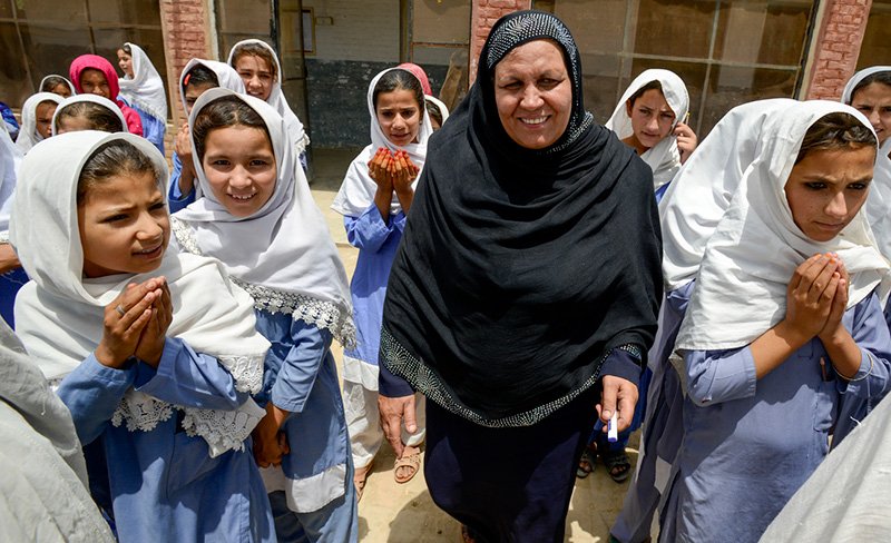 Η πρόσφυγας που αφιέρωσε τη ζωή της στην εκπαίδευση των κοριτσιών προσφύγων από το Αφγανιστάν [εικόνες] | iefimerida.gr 2