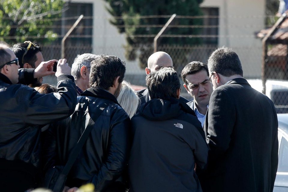 Συνάντηση Τσίπρα με εργαζόμενους του «Αγγελιοφόρου» έξω από τις φυλακές Διαβατών -Τι τους είπε [εικόνες] | iefimerida.gr 1