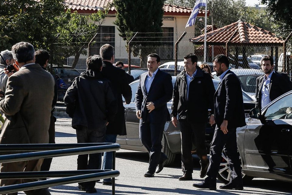 Συνάντηση Τσίπρα με εργαζόμενους του «Αγγελιοφόρου» έξω από τις φυλακές Διαβατών -Τι τους είπε [εικόνες] | iefimerida.gr 0