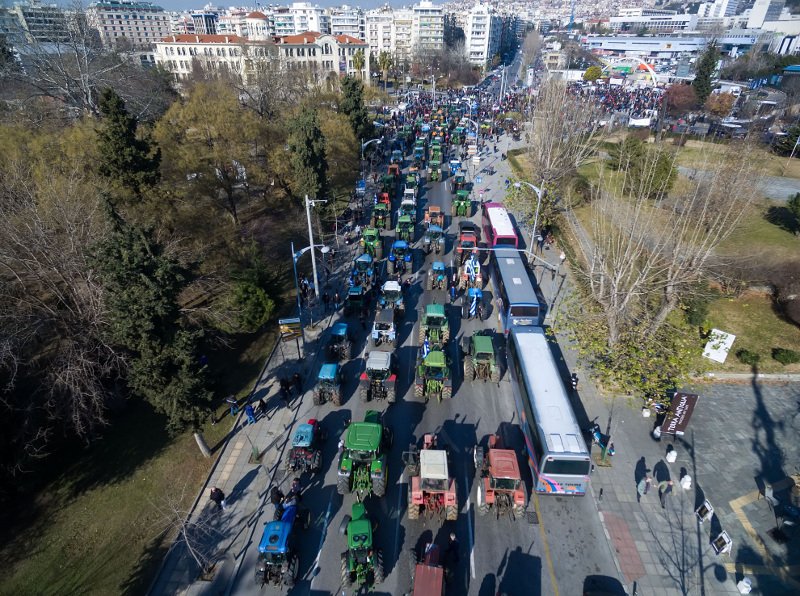 Μπλόκο στην κυβέρνηση για το ασφαλιστικό -Χημικά από τα ΜΑΤ κατά των αγροτών | iefimerida.gr 3