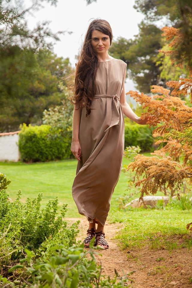 Η φάνκι διακοσμήτρια που ήθελε να γίνει σχεδιάστρια μόδας και τα κατάφερε -Οι δημιουργίες της απογειώνουν τη θηλυκότητα [εικόνες] | iefimerida.gr 2