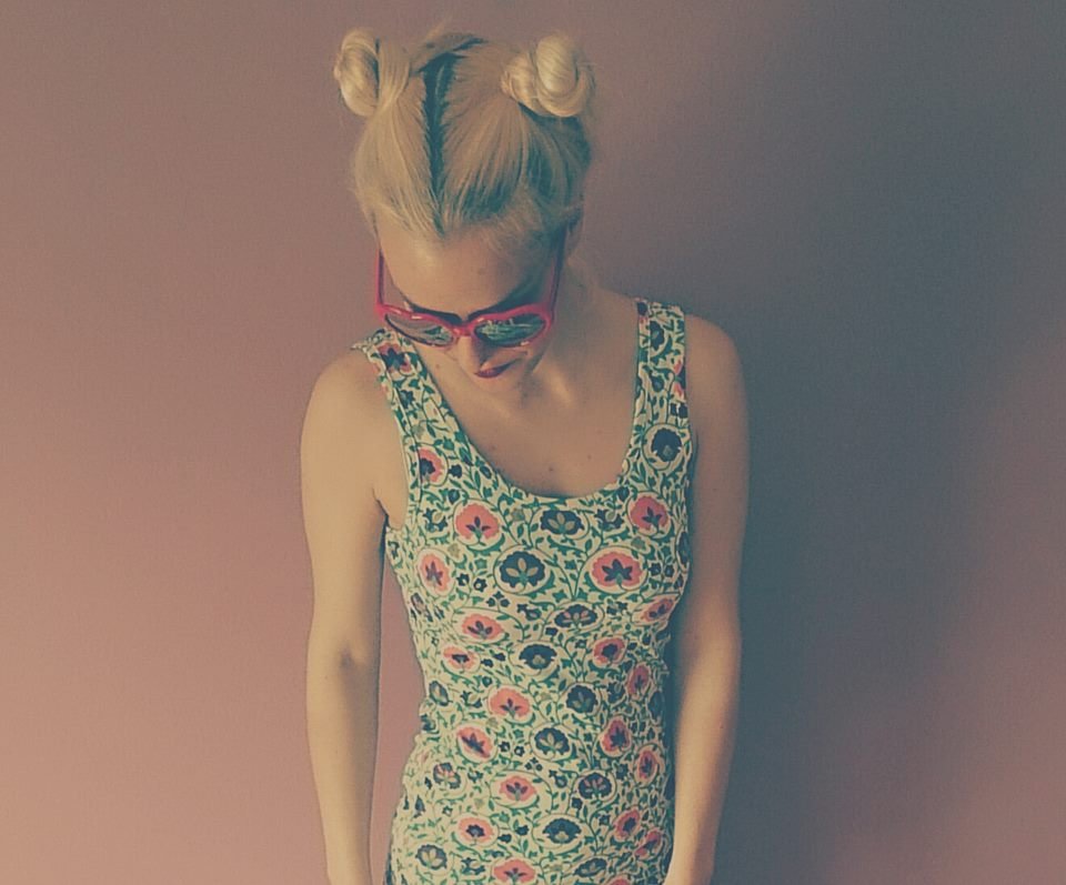 Η φάνκι διακοσμήτρια που ήθελε να γίνει σχεδιάστρια μόδας και τα κατάφερε -Οι δημιουργίες της απογειώνουν τη θηλυκότητα [εικόνες] | iefimerida.gr 4