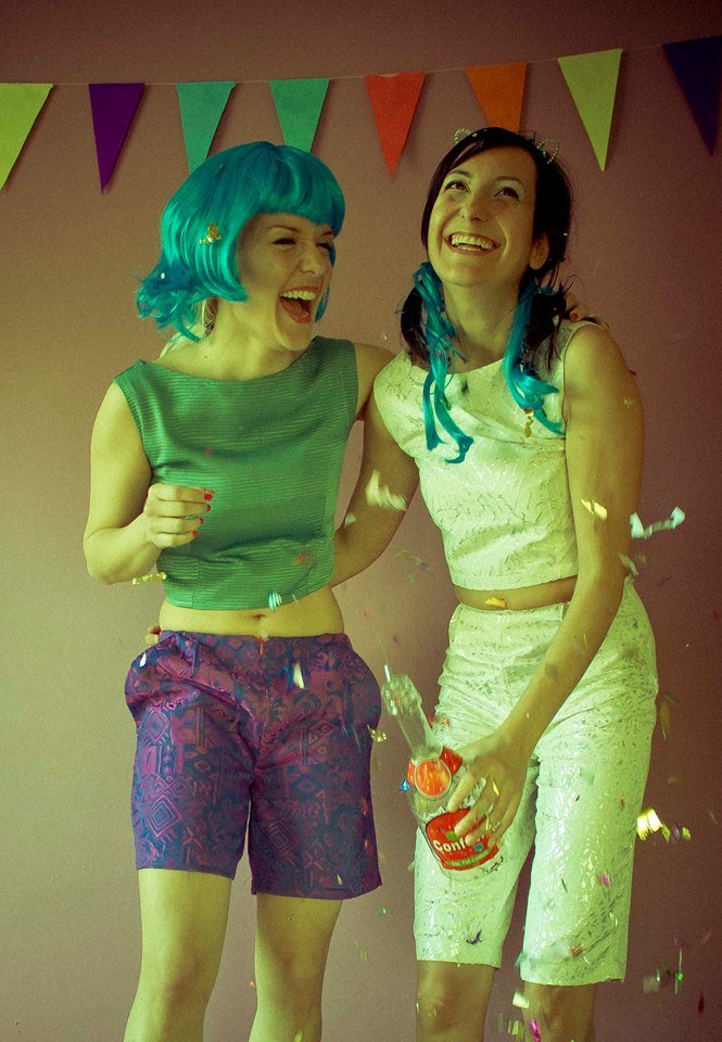 Η φάνκι διακοσμήτρια που ήθελε να γίνει σχεδιάστρια μόδας και τα κατάφερε -Οι δημιουργίες της απογειώνουν τη θηλυκότητα [εικόνες] | iefimerida.gr 5