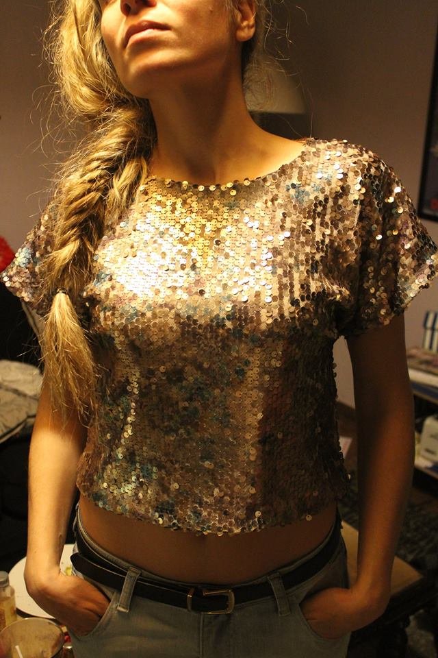 Η φάνκι διακοσμήτρια που ήθελε να γίνει σχεδιάστρια μόδας και τα κατάφερε -Οι δημιουργίες της απογειώνουν τη θηλυκότητα [εικόνες] | iefimerida.gr 6